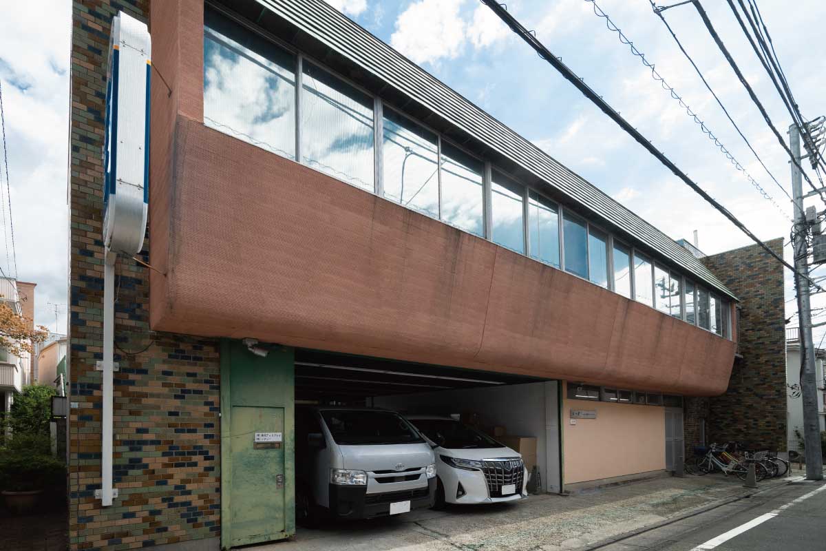 晃和ディスプレイ本社外観