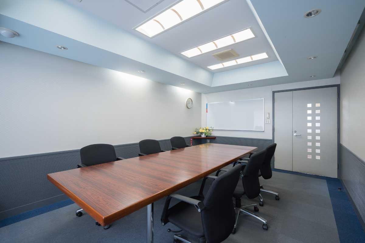 晃和ディスプレイ社内会議室