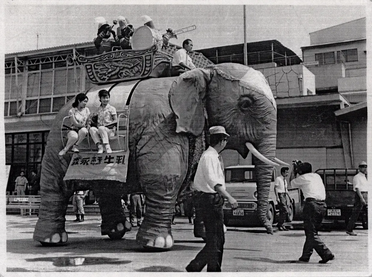 1957年 森永製菓（株）のキャンペーン用ロボット象“トッフィー君”開発製作